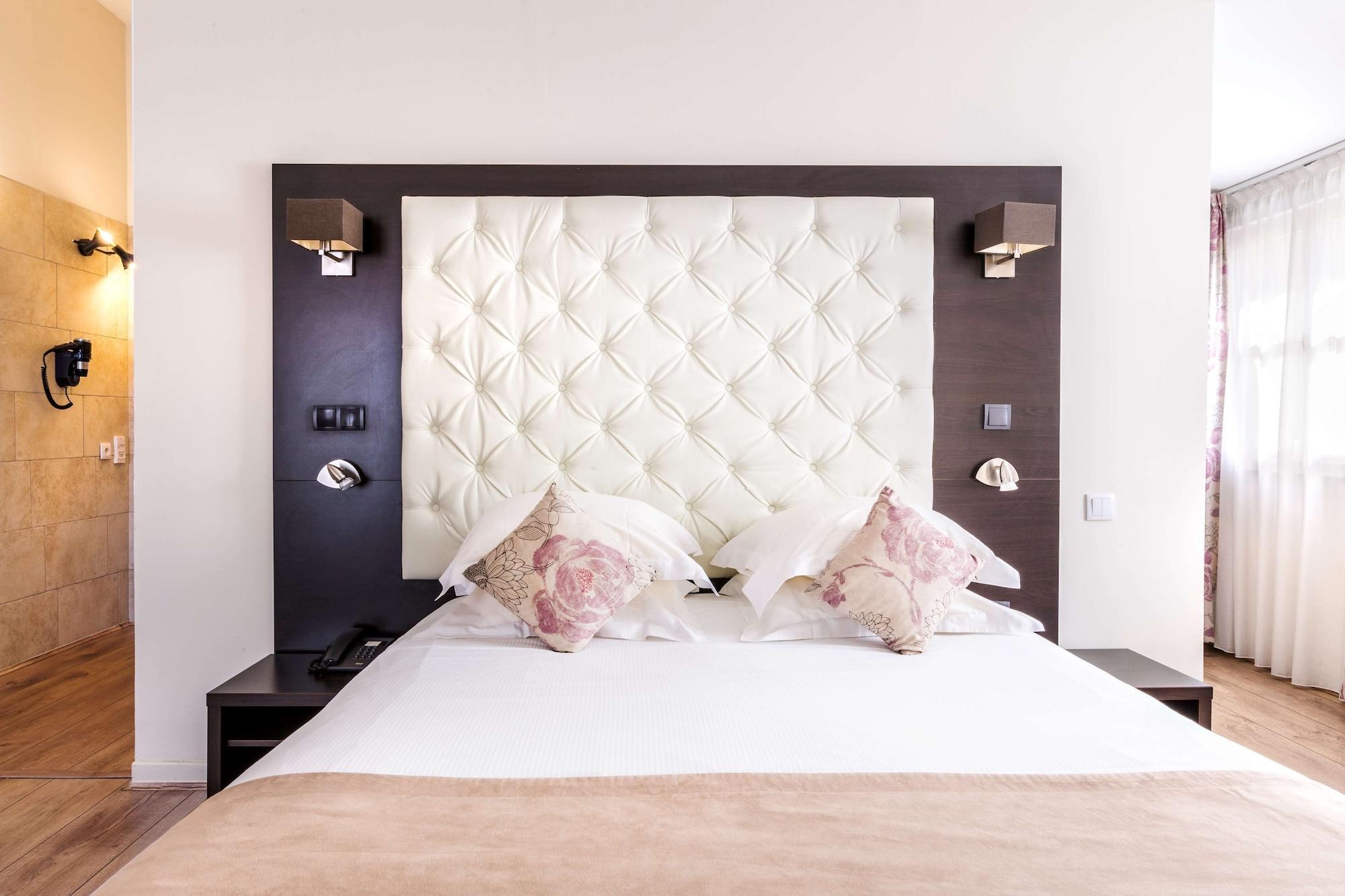 Best Western Marquis De La Baume Nimes Exterior photo